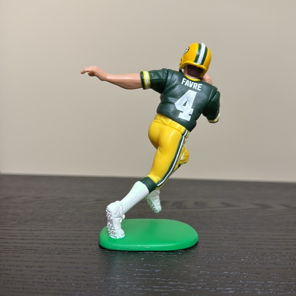 Brett Favre Action Figure - Picture 4 of 8